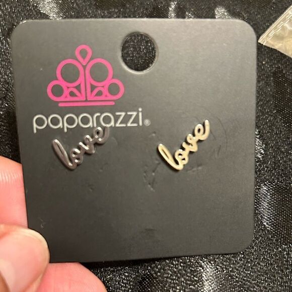 NWT Paparazzi Love Earrings - Picture 8 of 8